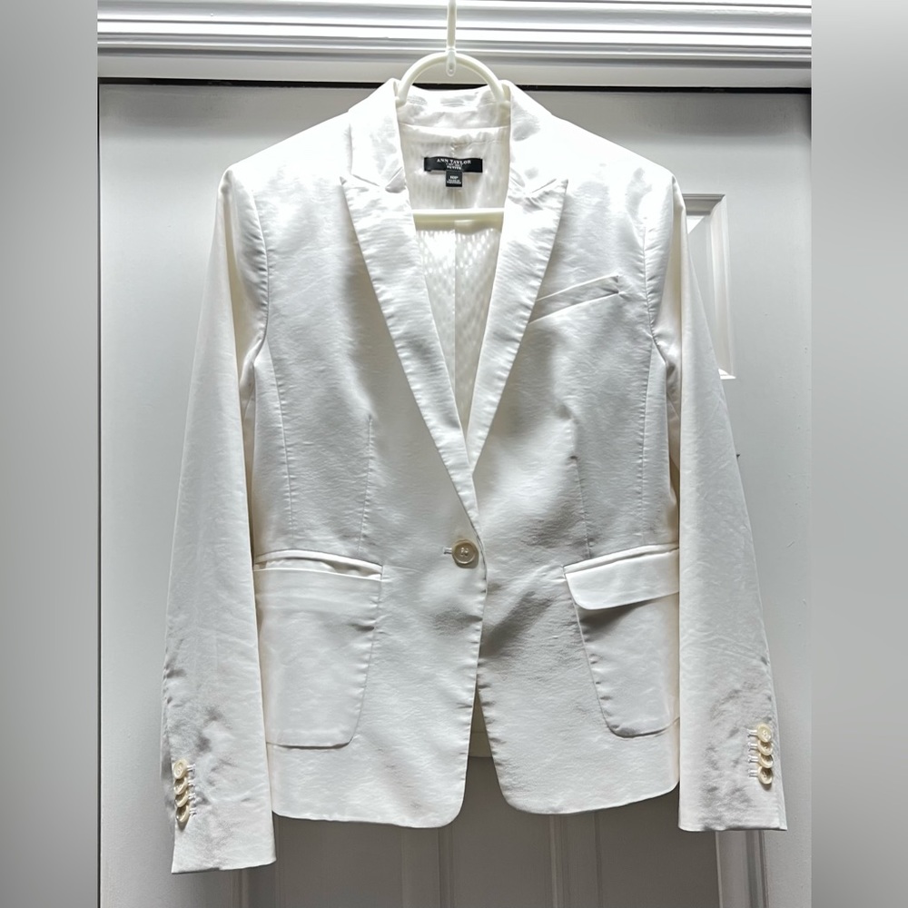 ✨Ann Taylor blazer✨
